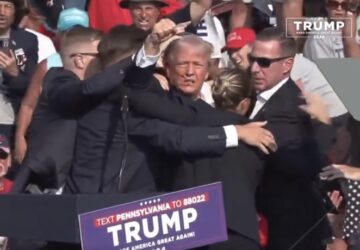 Donald Trump de punhos cerrados após atentado