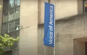 Fachada da agência de notícias Voice of America, em Washington DC, cujo fechamento foi determinado por Donald Trump