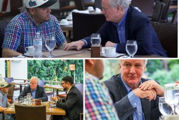 Senador Chris Van Hollen em encontro com Kilmar Albrego Garcia em El Salvador, com e sem margaritas na mesa