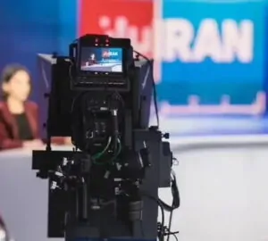 Jornalista de TV do Irã no exílio é ameaçada e tem família sequestrada